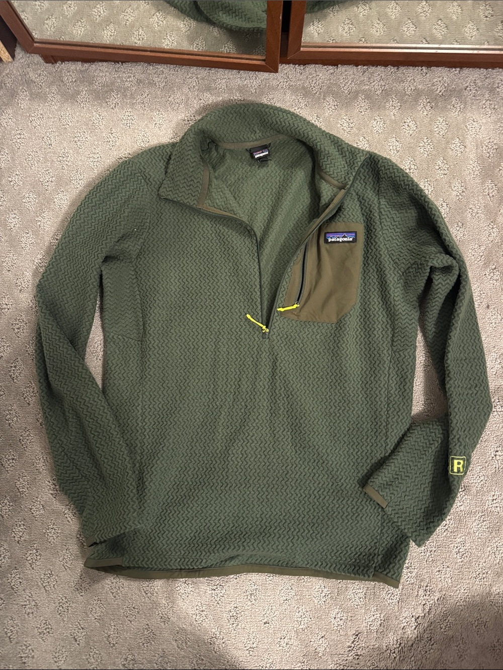Patagonia Men's Olive Green Zip-Up Fleece Pullover